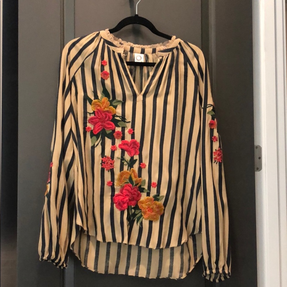 Anthropologie embroidered blouse - M